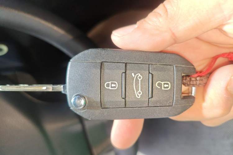 Used Peugeot 301 2016 1.6L Manual Comfort Edition Vehicle Key