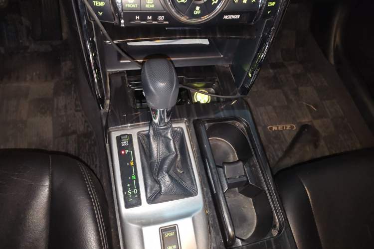 Used Toyota Reiz 2010 2.5S Fengdu Jinghua Edition Gear Lever