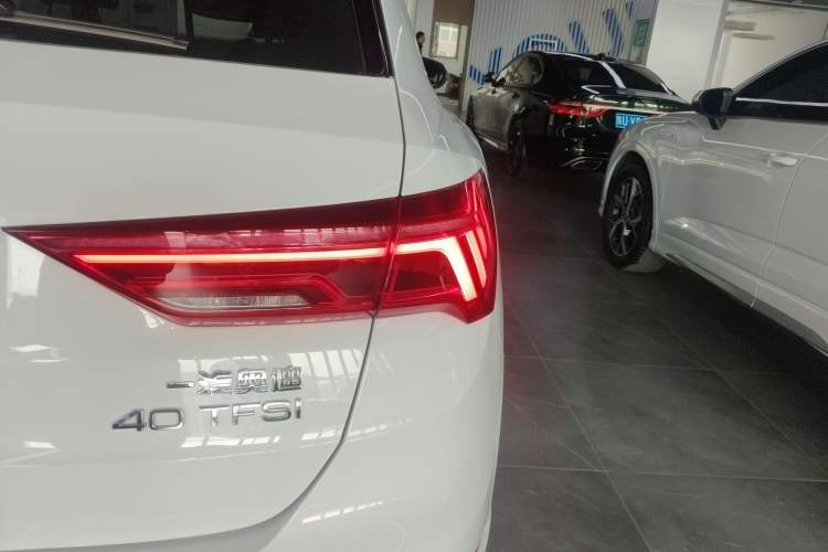 Used Audi Q3 2019 40 TFSI Fashion Dynamic Model
