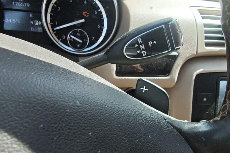 Used Mercedes-Benz R-Class 2014 R 400 4MATIC Business Model Gear Lever