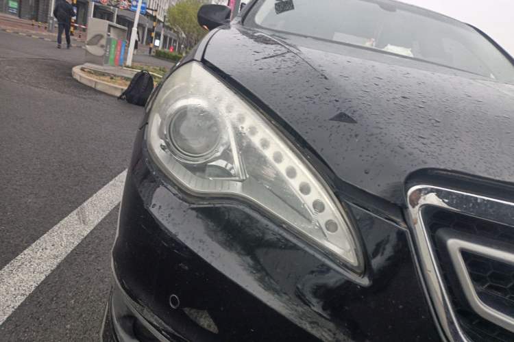 Used BAIC Senova D70 2013 2.0T Comfort Edition Right Front Headlight