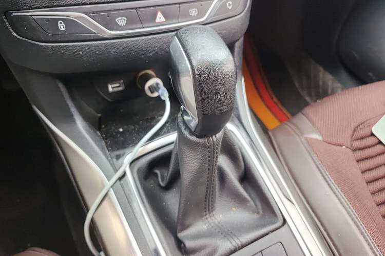 Used Peugeot 408 2015 1.2T Automatic Luxury Edition Gear Lever