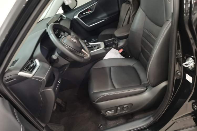 Used Toyota RAV4 2023 2.0L CVT Two-Wheel Drive Fashion Plus Edition
