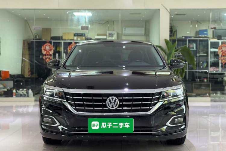 Used Volkswagen Passat 2019 330TSI Elite Edition China VI Front