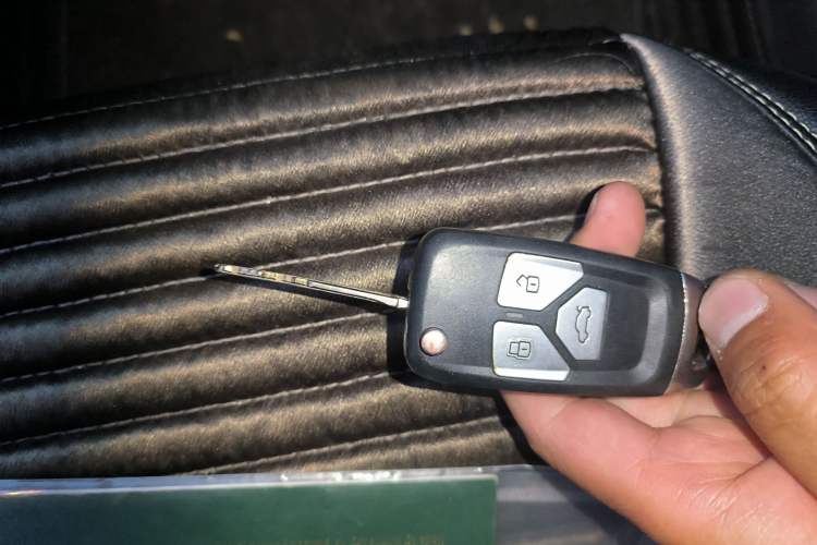 Used Baojun 630 2011 1.5L manual standard version
