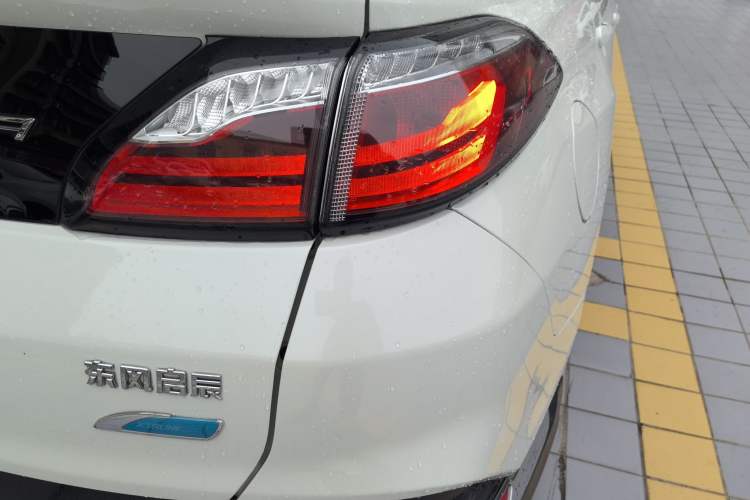 Used Venucia T90 2018 2.0L CVT Smart Connect Luxury Edition China V Standard
