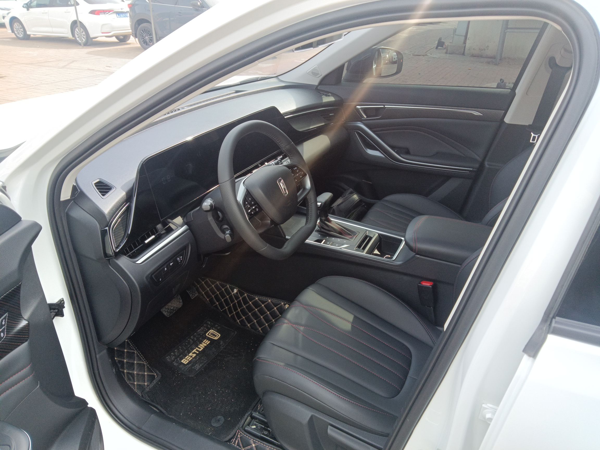 المقاعد الأمامية داخل السيارة