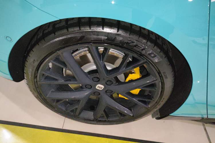 Used Xiaomi Auto SU7 2024 Four-Wheel Drive Ultra-Long Range Advanced Intelligent Driving Max Edition