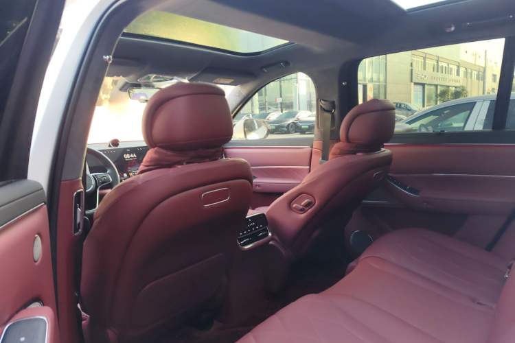 Used Hima AITO M8 2025 Model Pure Electric Max+ Five-Seat Long-Range Version
