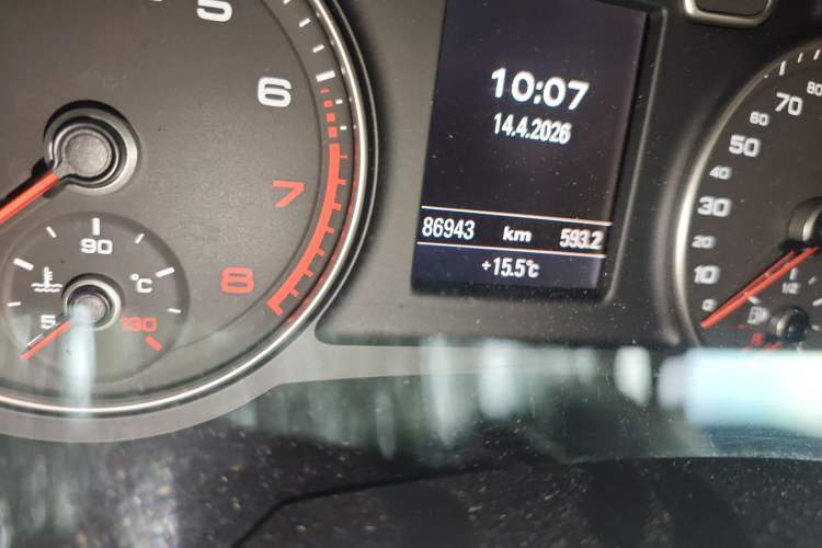 Used Audi Q3 2012 35 TFSI quattro Comfort Model Odometer Close Up