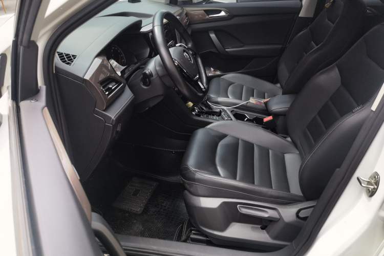 Used Volkswagen Tharu 2020 280TSI Two-Wheel Drive Luxury Edition China VI Standard