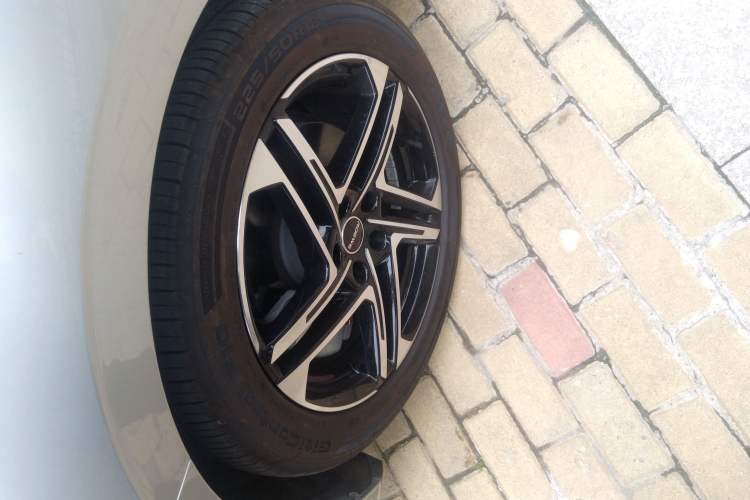 Used Roewe D7 2023 DMH 125km Flagship Edition Left Front Wheel Hub