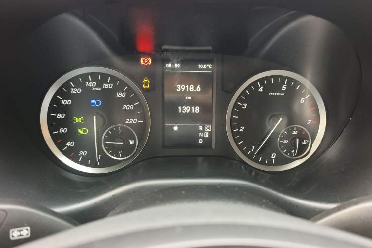 Used Mercedes-Benz Vito 2023 2.0T Elite Version 7 Seats