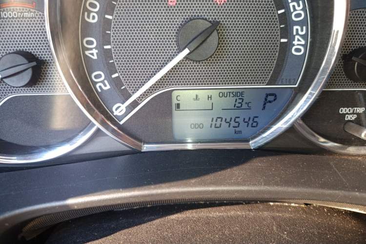 Used Toyota Corolla 2014 1.6L CVT GL Odometer Close Up