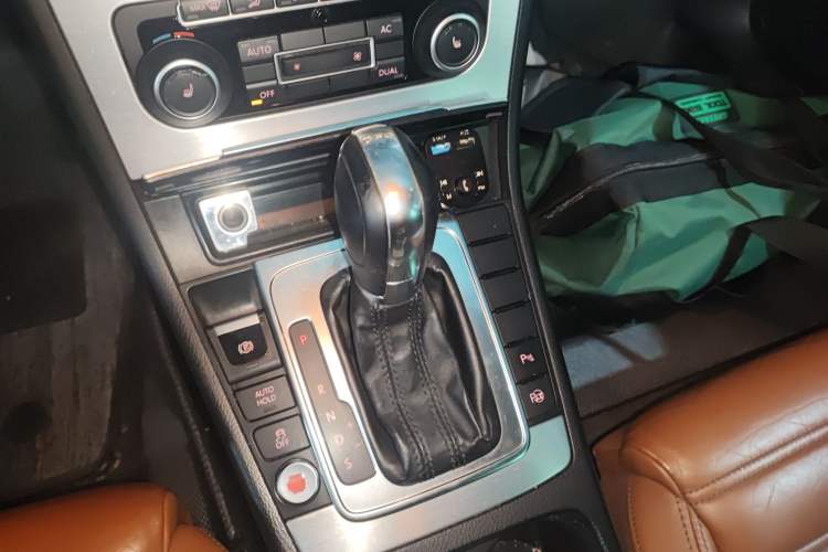 Used Volkswagen FAW-Volkswagen CC 2012 2.0 TSI Luxury Model Gear Lever