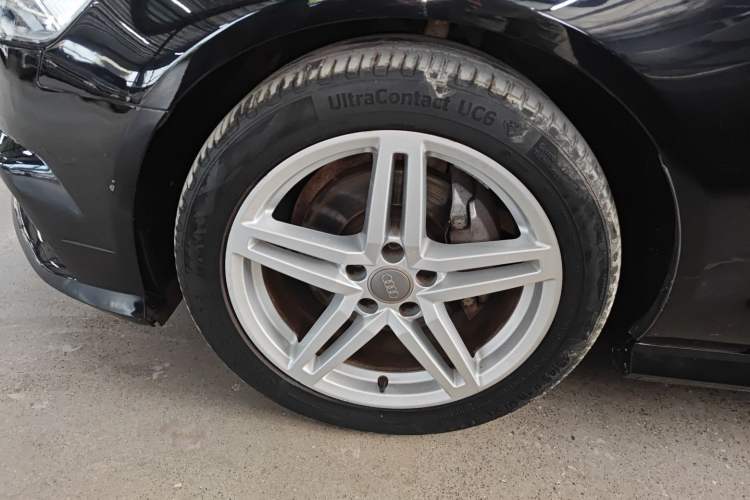 Used Audi A6L 2018 30th Anniversary Edition 30 FSI Style Model Left Front Wheel Hub