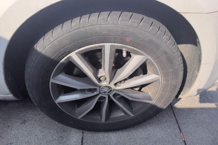 Used Skoda Octavia 2017 1.6L Manual Front-Wheel-Drive Version