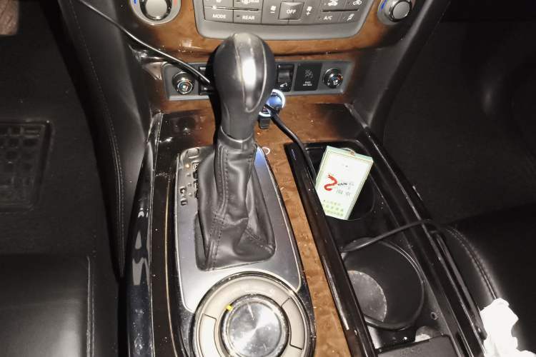 Used Infiniti QX 2011 QX56 Gear Lever