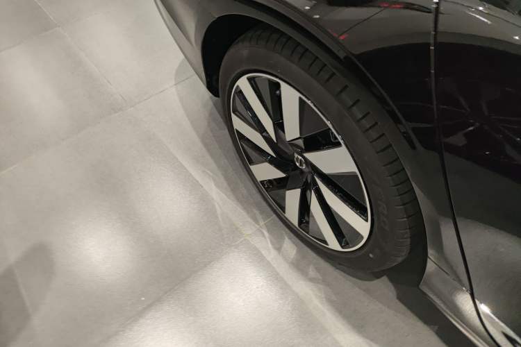 Used Volvo S90 New Energy 2025 Plug-in Hybrid Four-Wheel Drive Long-Range Luxury Smart Edition