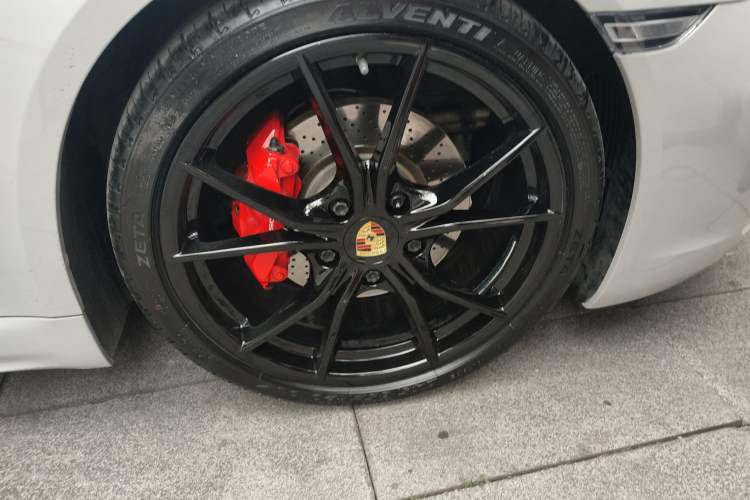 Used Porsche 718 2018 Cayman 2.0T Right Front Wheel Hub