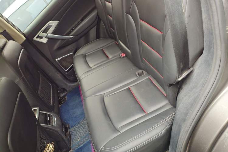 Used Geely Auto Emgrand X7 Sport 2018 1.8TD Automatic Two-Wheel Drive Smart Connect 4G Internet Edition Left Rear Seat