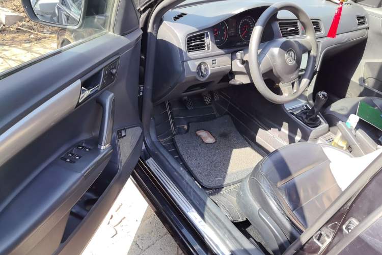 Used Volkswagen Lavida 2013 Revised Classic 1.6L Manual Fashion Edition Driver Seat