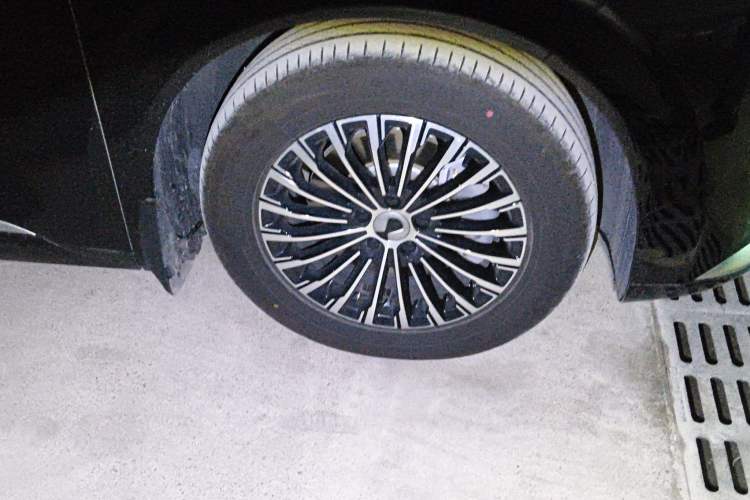 Used Denza D9 2024 DM-i 1050 Luxury Model