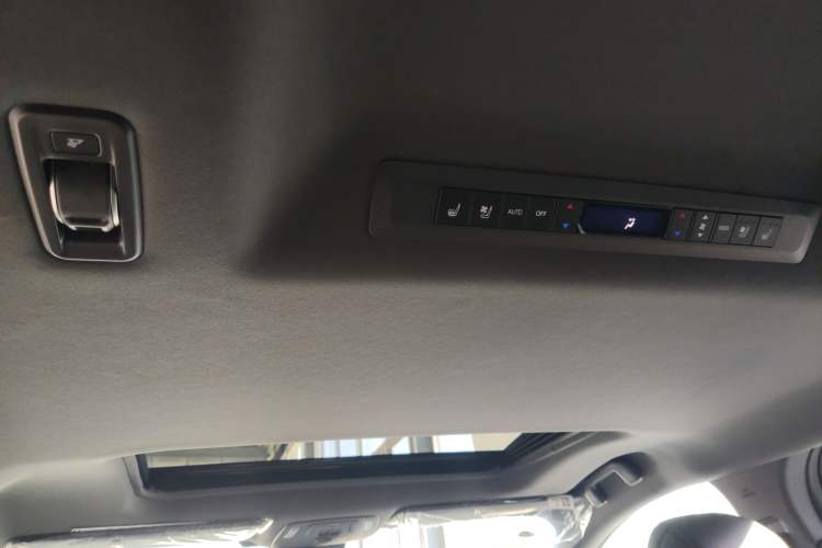 Used Toyota Sienna 2026 Model 2.5L Dual-Engine Four-Wheel-Drive Prestige Edition