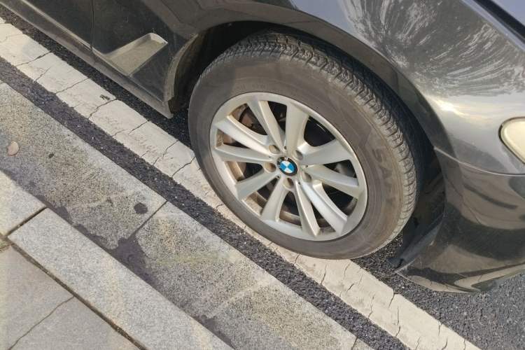 Used BMW 5 Series 2013 520Li Elegant Edition Right Front Wheel Hub