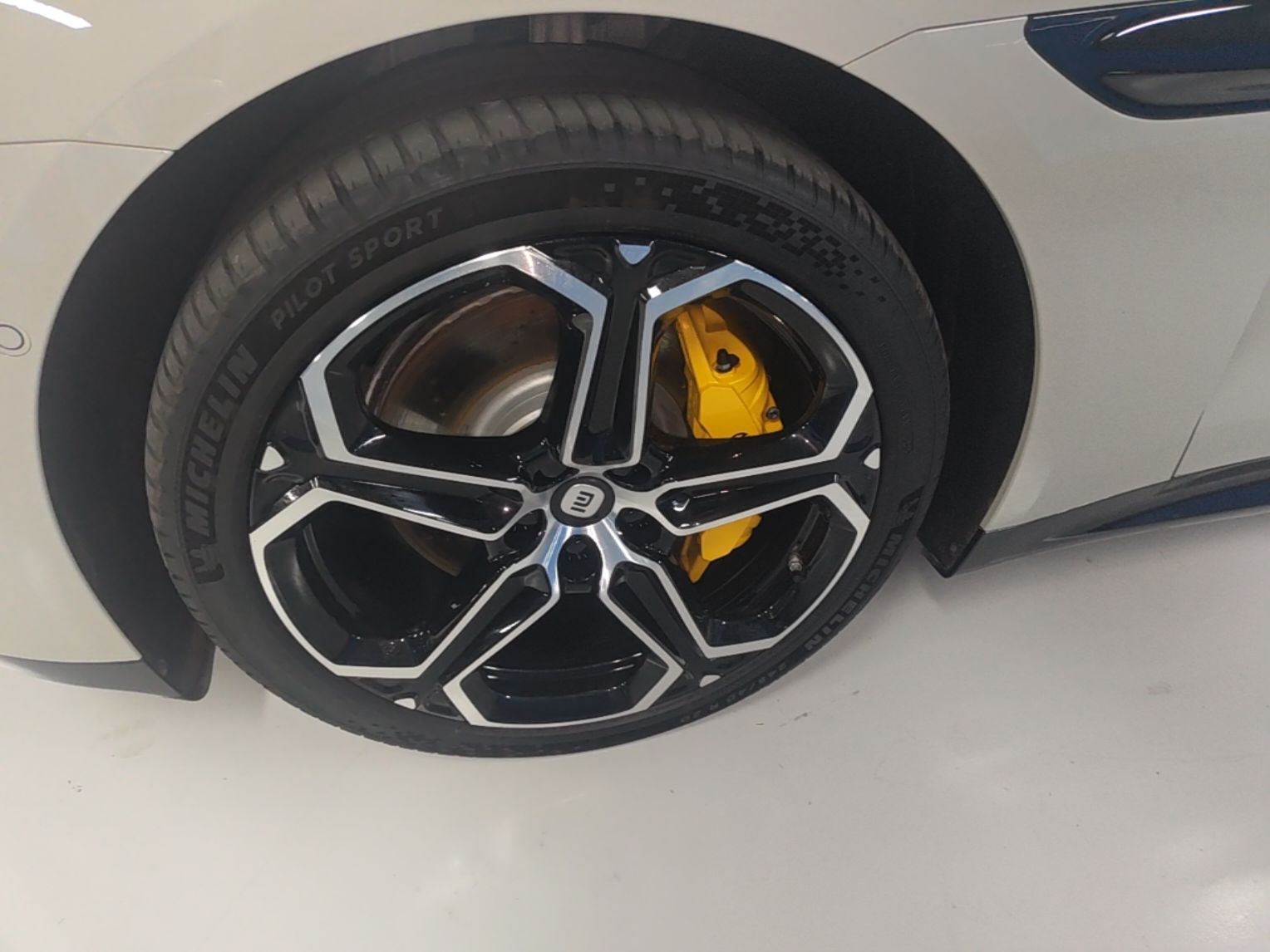 Xiaomi Auto SU7 2024 Rear-Drive Long-Range Intelligent Driving Version — снимка 10