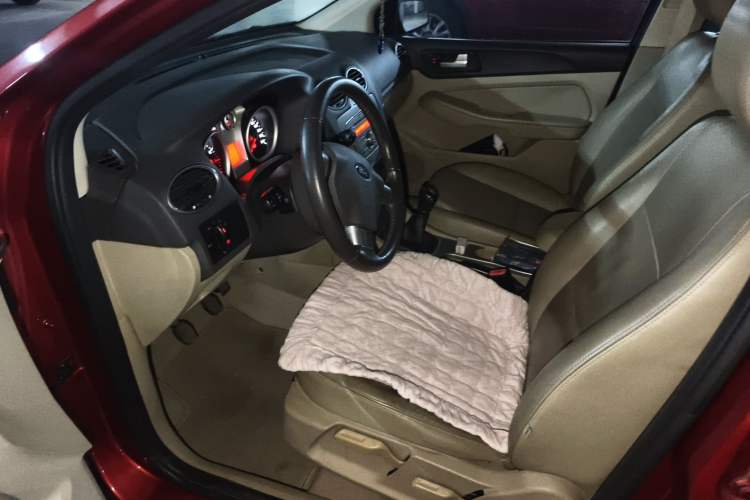 Used Ford Focus 2013 Hatchback Classic 1.8L Manual Fashion Edition