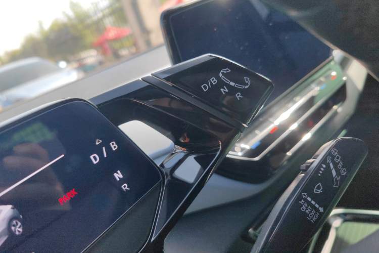 Used Volkswagen ID.4 X 2024 Pure & Smart Edition Gear Lever