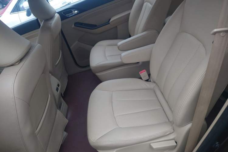 Used Baojun 730 2014 1.5L manual Comfort ESP version 7 seats
