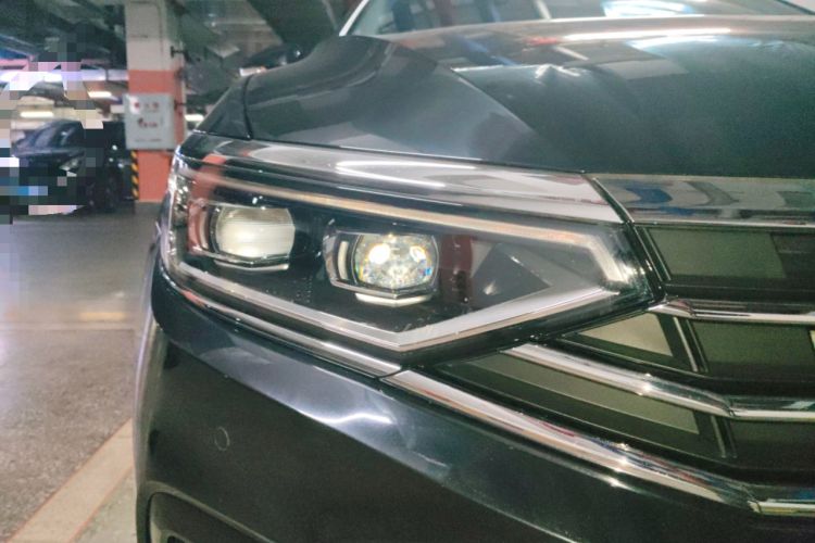 Used Volkswagen Magotan 2020 380TSI DSG Luxury Version Right Front Headlight