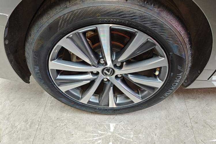 Used Lexus ES 2018 260 Excellence Edition China VI Standard
