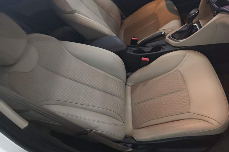 Used Buick GT 2017 15N Automatic Elite Version Right Front Seat