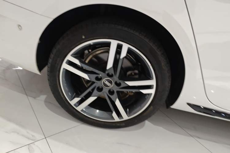 Used Audi A4L 2022 40 TFSI Luxury Dynamic Model