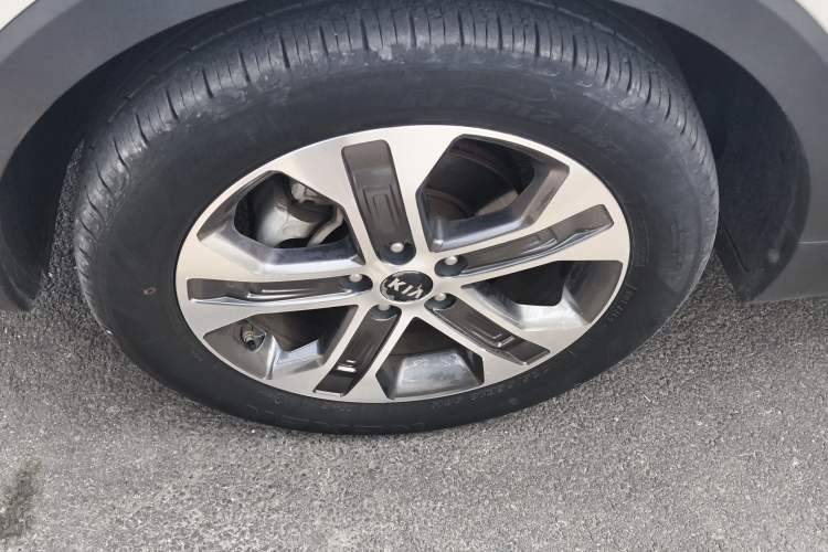 Used Kia Sportage R 2019 2.0L Automatic Smart Luxury Edition Left Front Wheel Hub