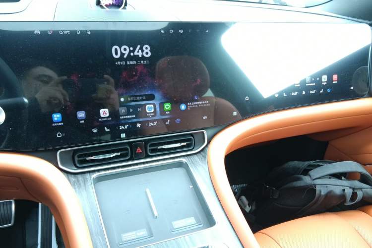 Used Hima AITO M9 2025 Extended-Range Max Version 52 kWh 6-Seater Edition Audio And AC Panel