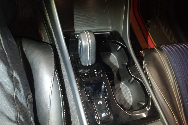 Used Volvo XC40 2022 T4 Four-Wheel Drive Smart & Dynamic Sport Edition Gear Lever