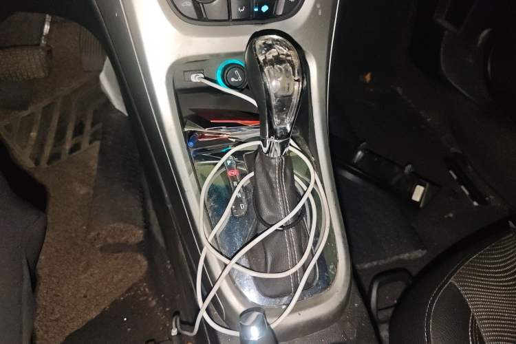 Used Buick GT 2013 XT 1.6L Automatic Fashion Edition Gear Lever