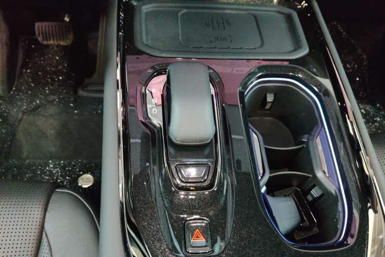 Used Zeekr 009 2024 7-Seater Aisle Version 108 kWh Gear Lever