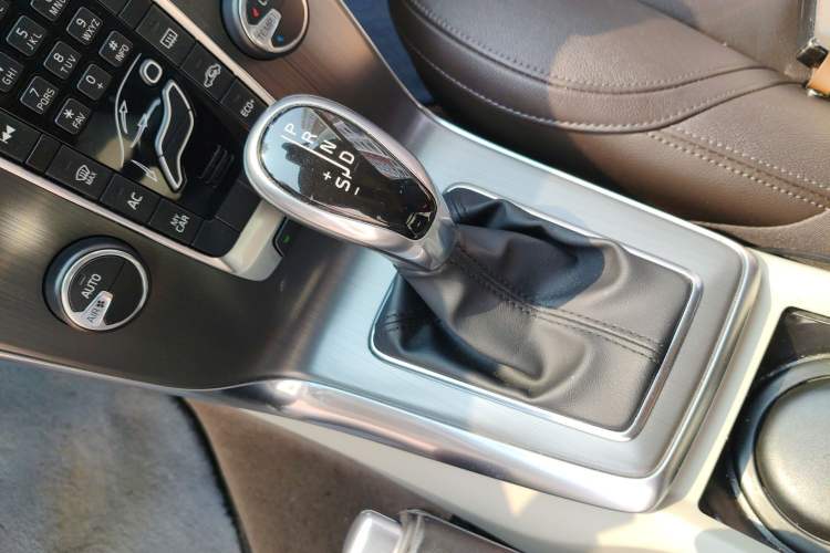 Used Volvo V40 2016 T3 Zhiyi Edition Gear Lever
