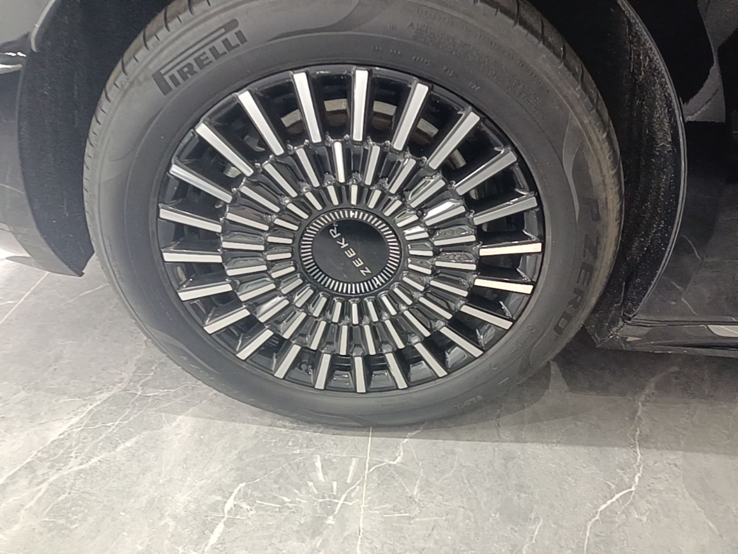 Zeekr 009 2024 Six-Seat Executive Version 4WD 108 kWh — снимка 11