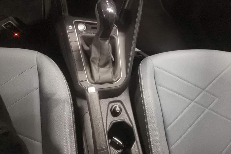 Used Volkswagen Lavida 2023 New Sharp 1.5L Automatic Outstanding New Vision Edition Gear Lever