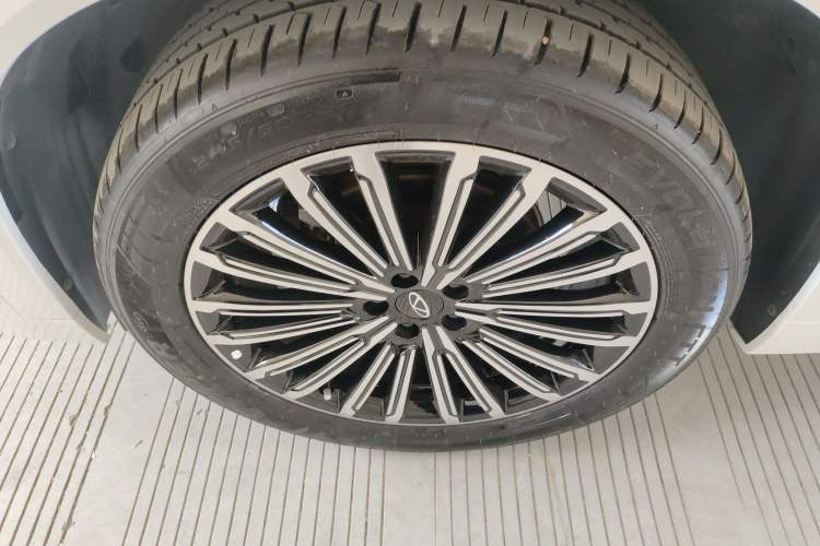 Used Chery Tiggo 9 2025 2.0T Automatic Two-Wheel Drive Luxury Edition 5 Seats