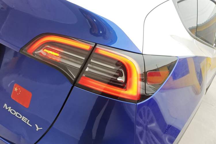 Used Tesla Model Y 2024 Long-Range All-Wheel-Drive Version Exterior 3