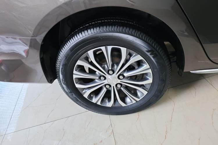 Used Buick GL8 2023 Facelifted Land Cruiser Executive Luxury Version