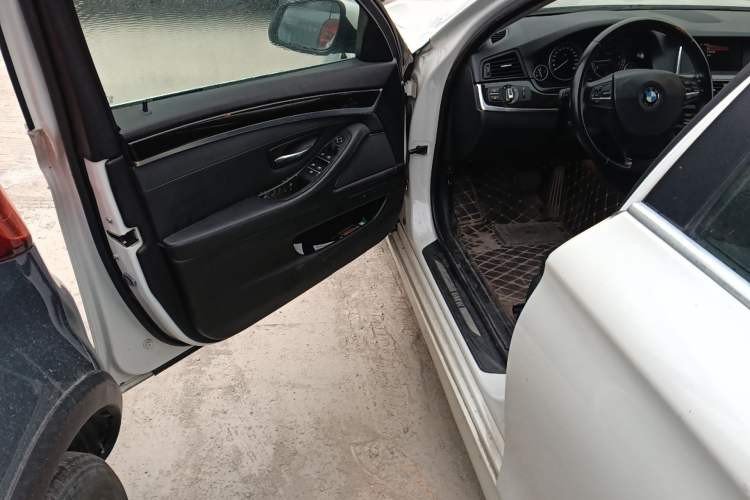 Used BMW 5 Series 2014 525Li Leading Model
