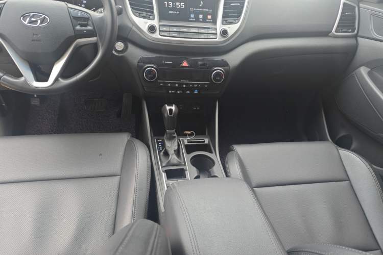 Used Hyundai Tucson 2018 1.6T Dual-Clutch Two-Wheel Drive 15th Anniversary Special Edition